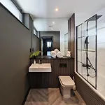 The Directors Penthouse ليدز