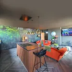 The Directors Penthouse ليدز