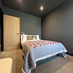 The Directors Penthouse ليدز